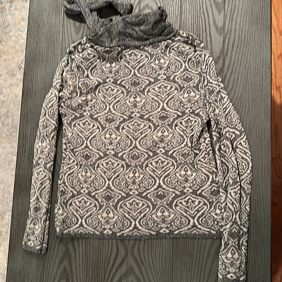 Cyrus Sparkly Metallic Sweater - - Picture 5 of 7